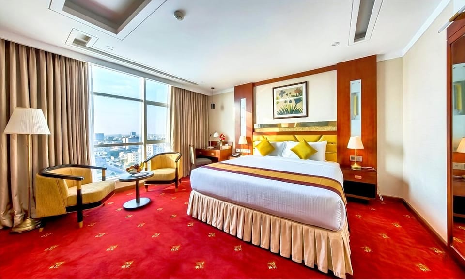 Bed, Living room, Photo of the whole room, Seating area, Bedroom