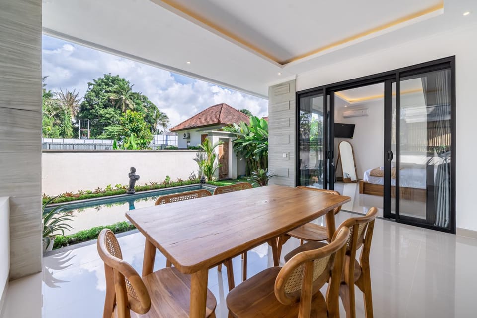 Patio, Day, View (from property/room), Balcony/Terrace, Living room, Lounge or bar, Dining area
