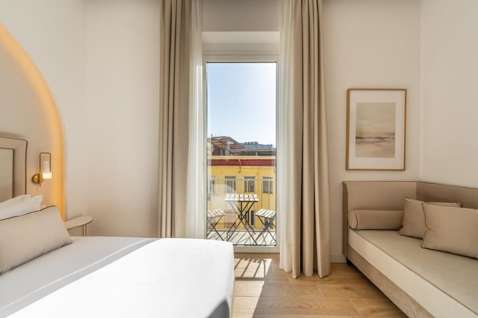 Bed, View (from property/room), Balcony/Terrace, Bedroom, City view