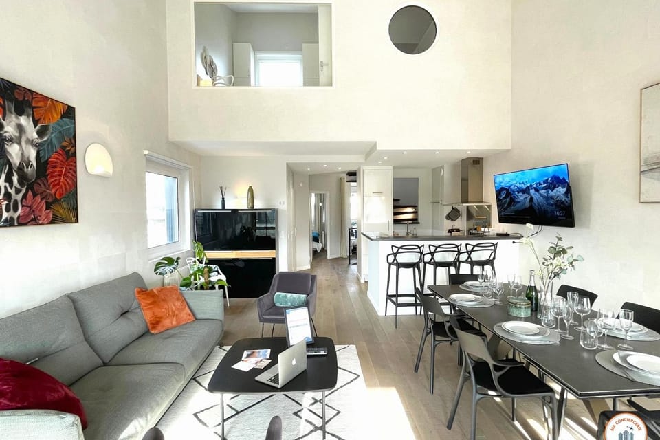 TV and multimedia, Kitchen or kitchenette, Living room, Dining area