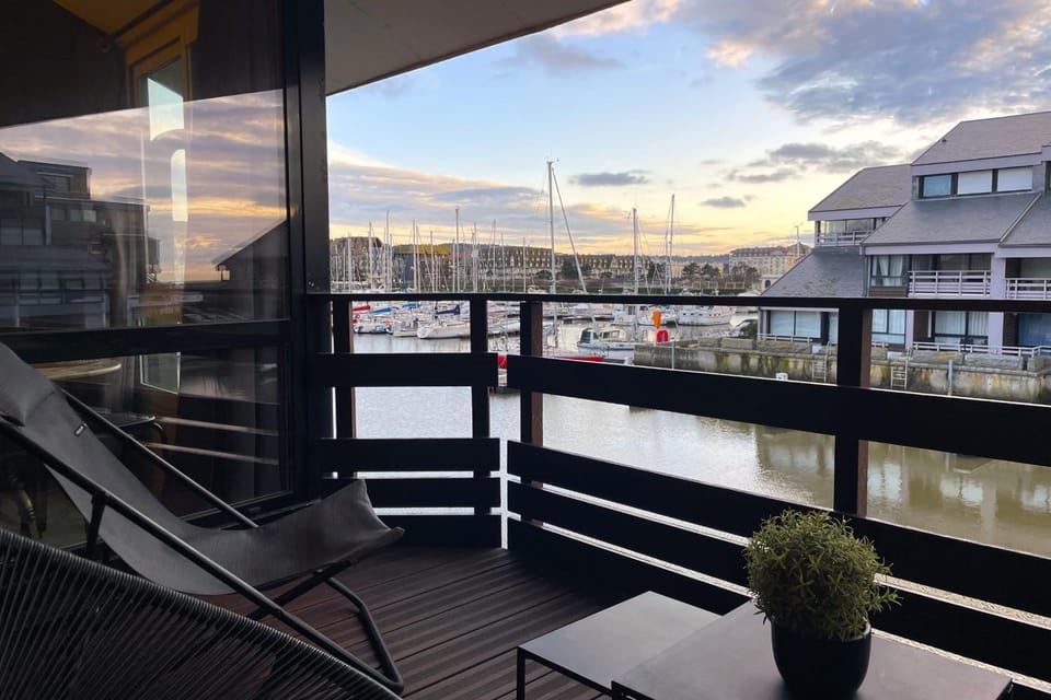 Le Black Pearl - Terrasse - Marina Apartment in Deauville