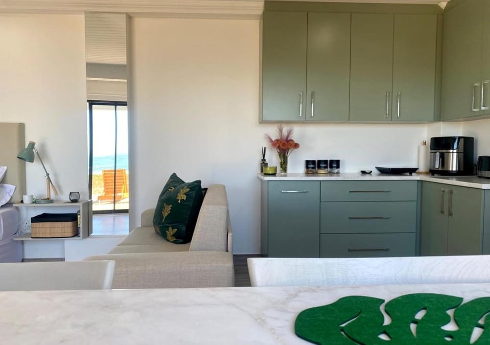 Kitchen or kitchenette, Dining area, Sea view, stove