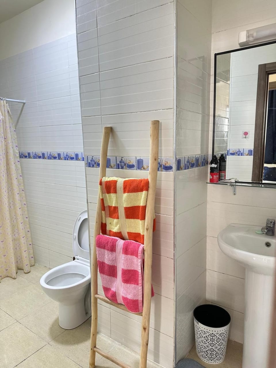 Shower, Toilet, Bathroom, towels