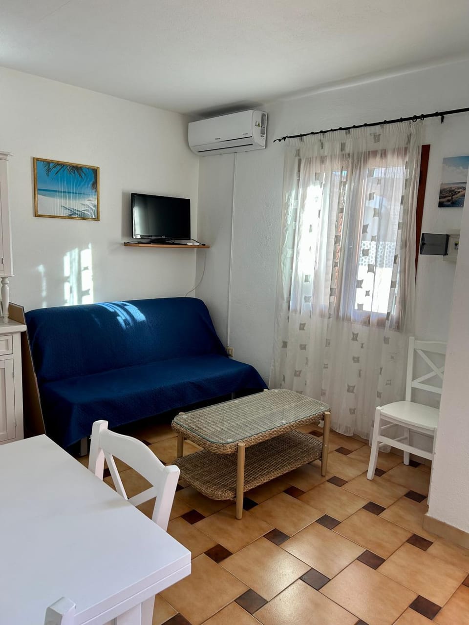 Bed, TV and multimedia, Living room, Seating area, air conditioner