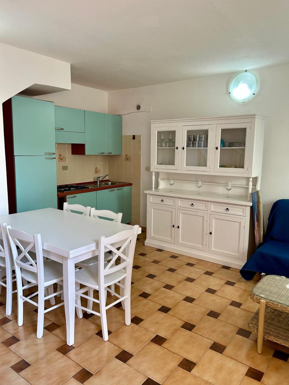 Kitchen or kitchenette, Dining area, stove