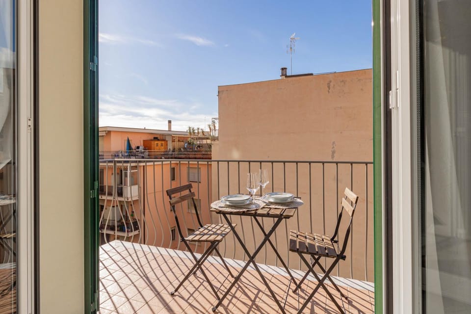 View (from property/room), Balcony/Terrace, Dining area
