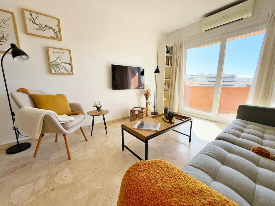 Sunny & modern beach apartment Apartment in Fuengirola