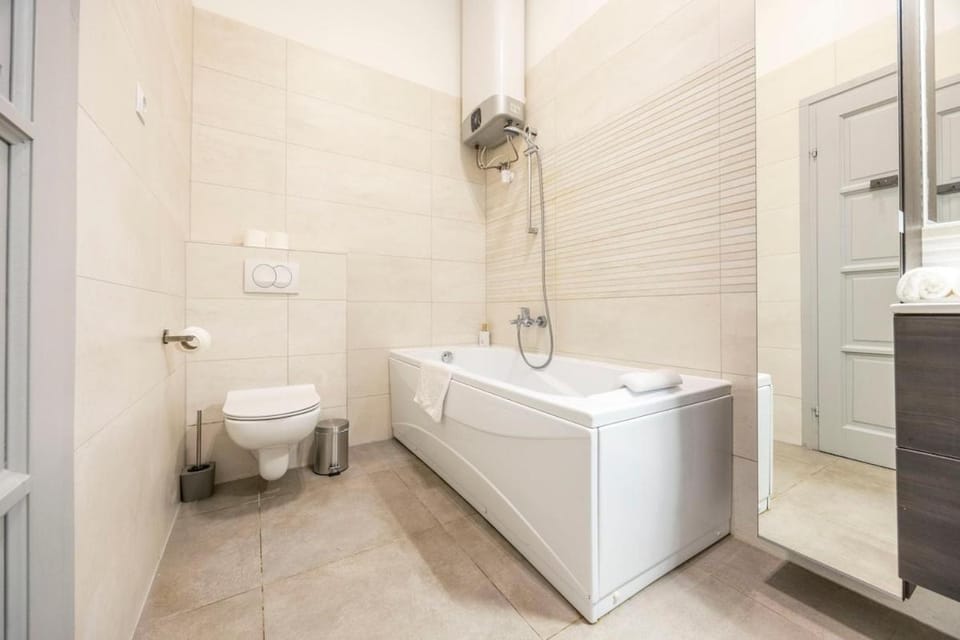 Central Superior Apt -Modern 3BR Apartment in Budapest