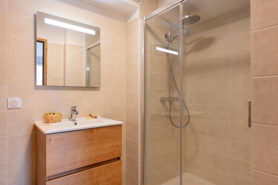 Shower, Bathroom