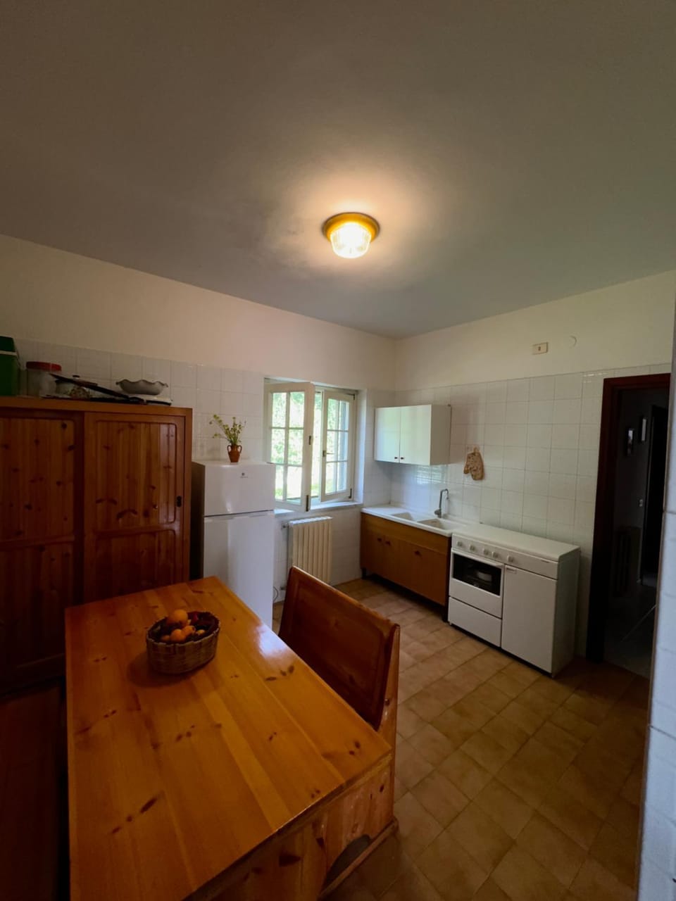 Kitchen or kitchenette, Dining area, oven, stove