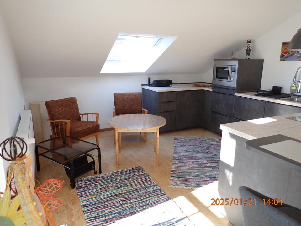Kitchen or kitchenette, Seating area, Dining area