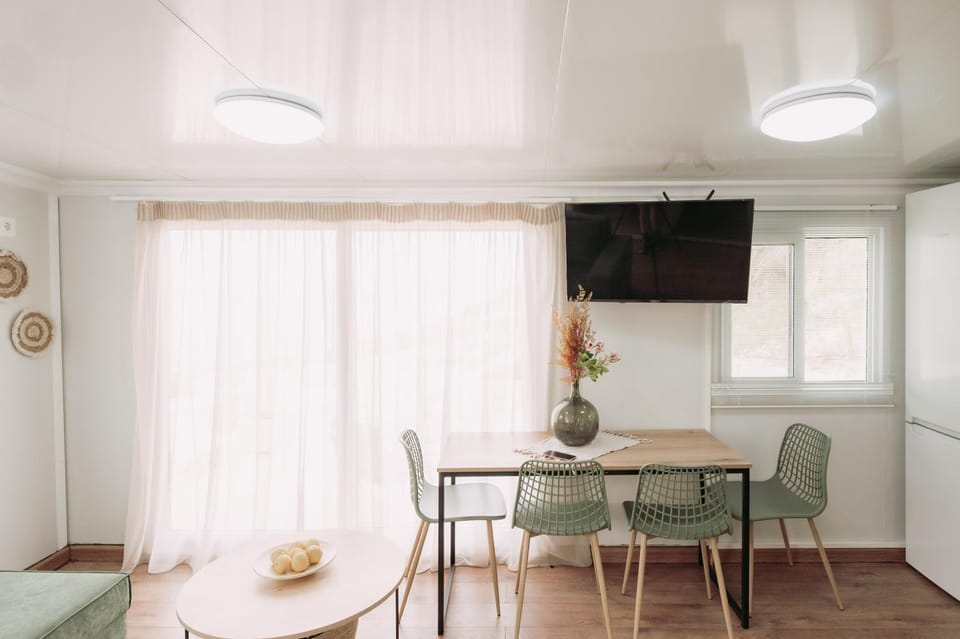 TV and multimedia, Dining area