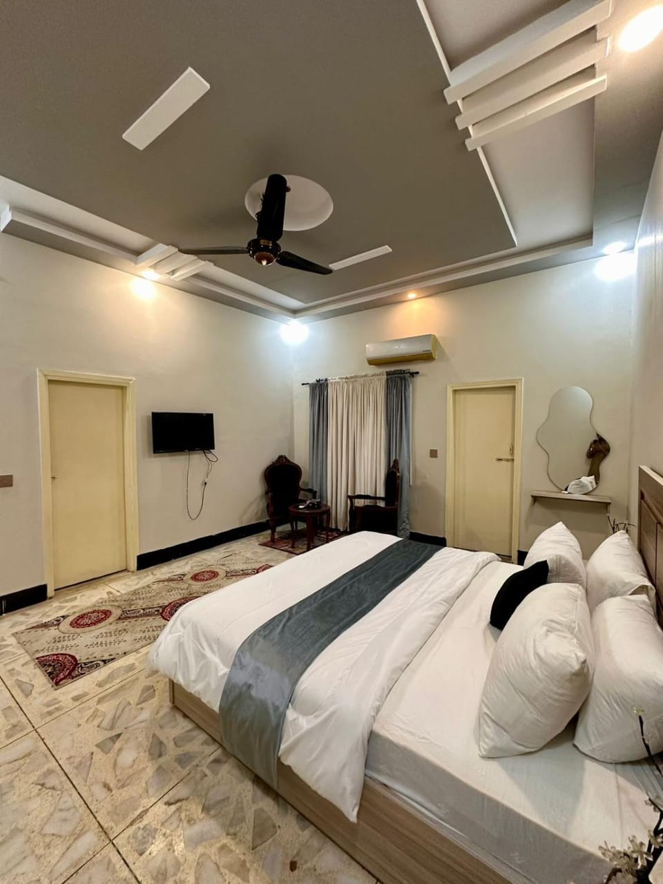 Comfort lodge Guest House Hotel in Karachi
