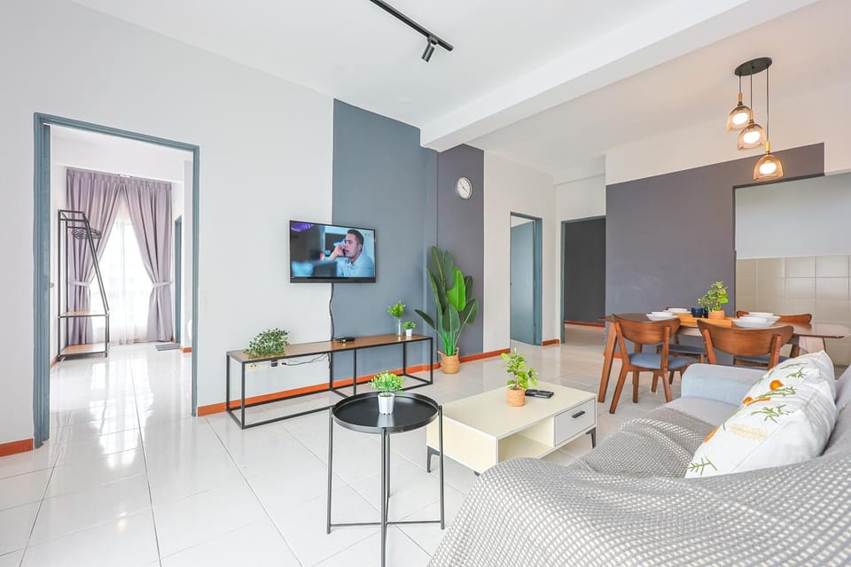 Communal lounge/ TV room, TV and multimedia, Living room, Seating area, Dining area, Evening entertainment