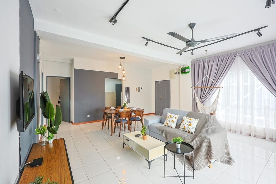 Communal lounge/ TV room, TV and multimedia, Living room, Seating area, Evening entertainment