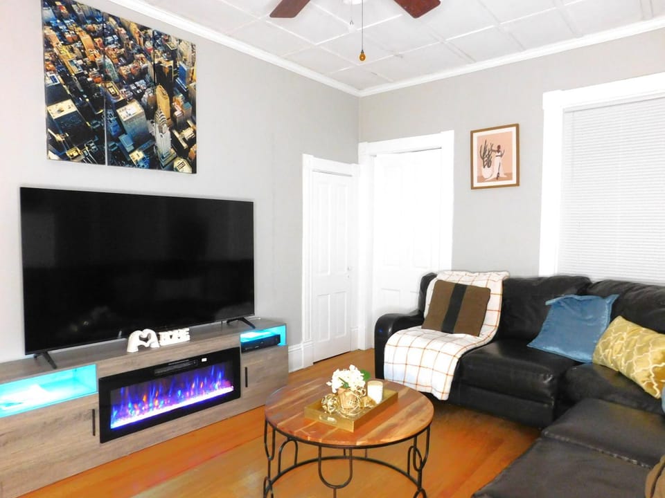 Communal lounge/ TV room, Living room