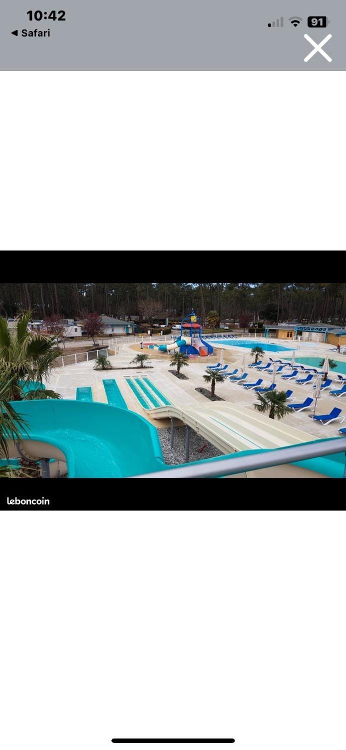 Swimming pool, sunbed