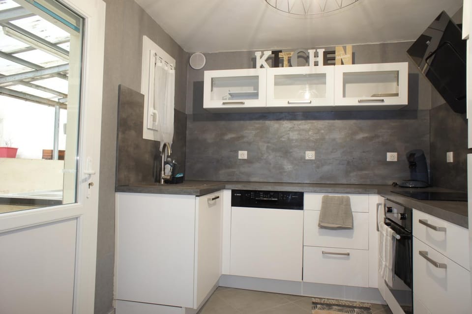 dishwasher, oven, stove, kitchen