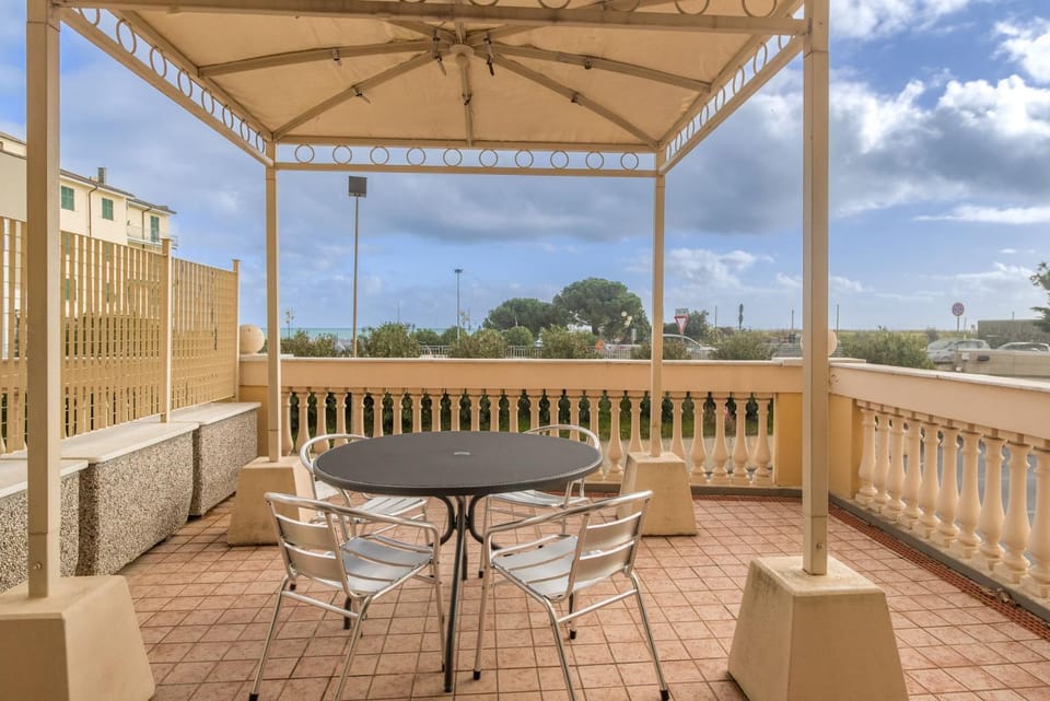 Day, Balcony/Terrace, Dining area