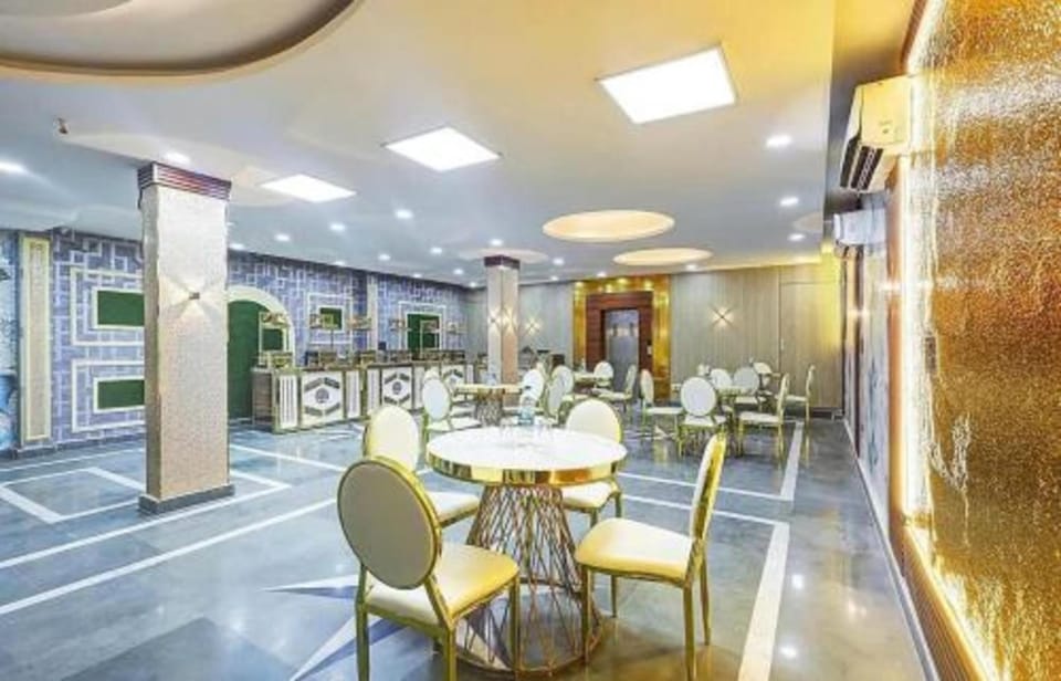 Restaurant/places to eat, Living room, Banquet/Function facilities, Seating area
