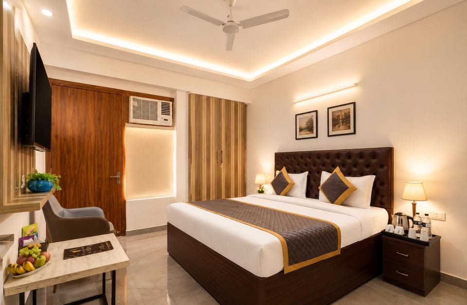 Photo of the whole room, room service, air conditioner