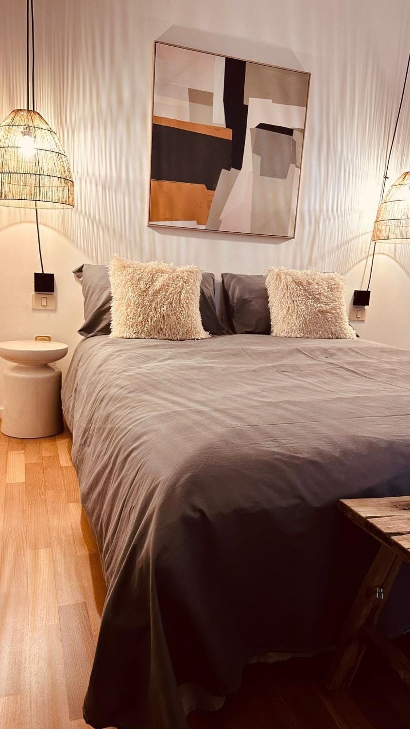 Bed, Photo of the whole room, Bedroom