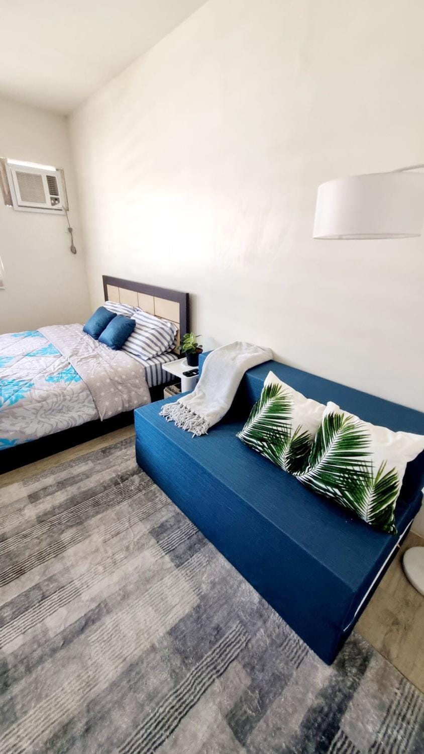 Bed, Seating area