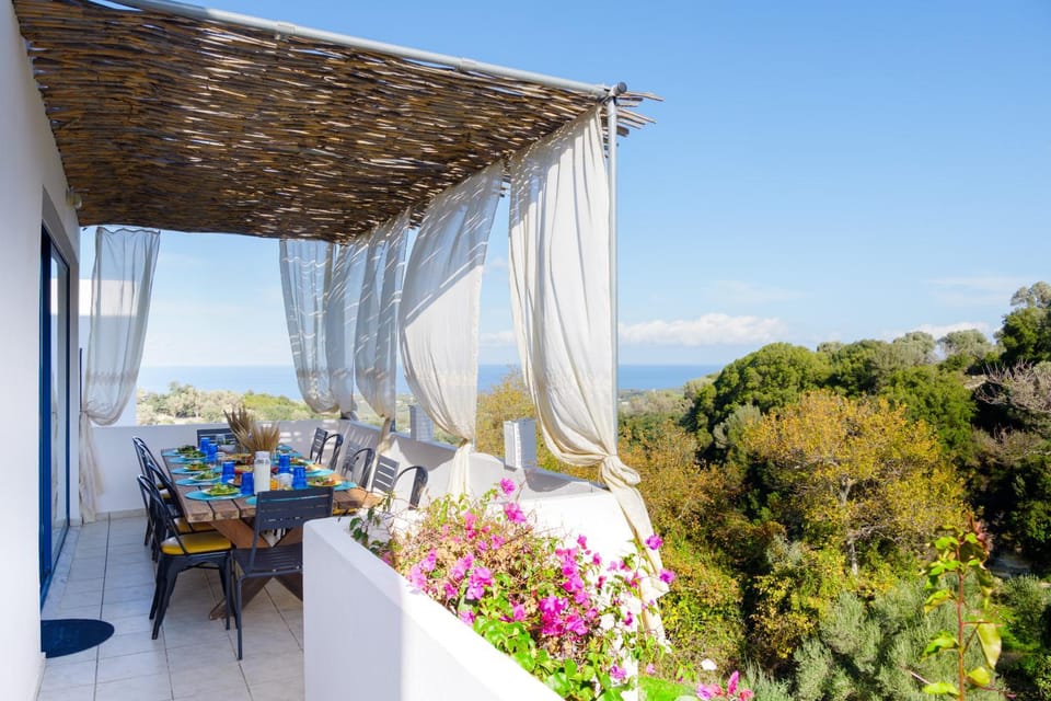 Patio, Natural landscape, View (from property/room), Balcony/Terrace, Dining area, Sea view