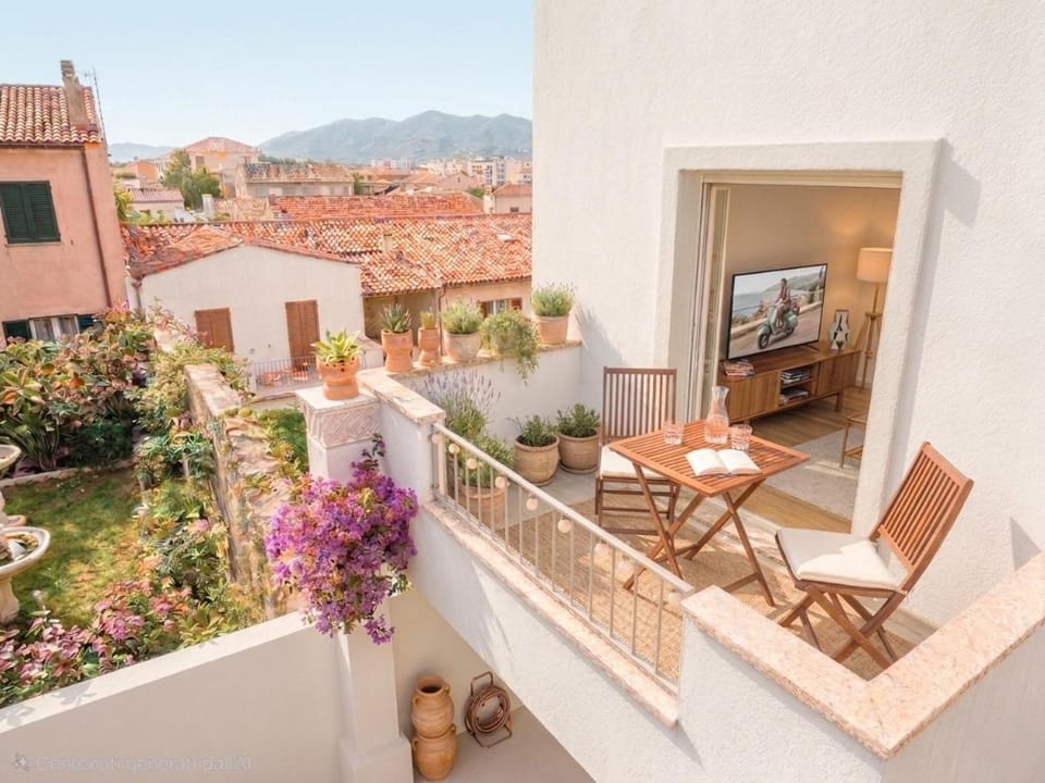 Property building, Patio, Balcony/Terrace