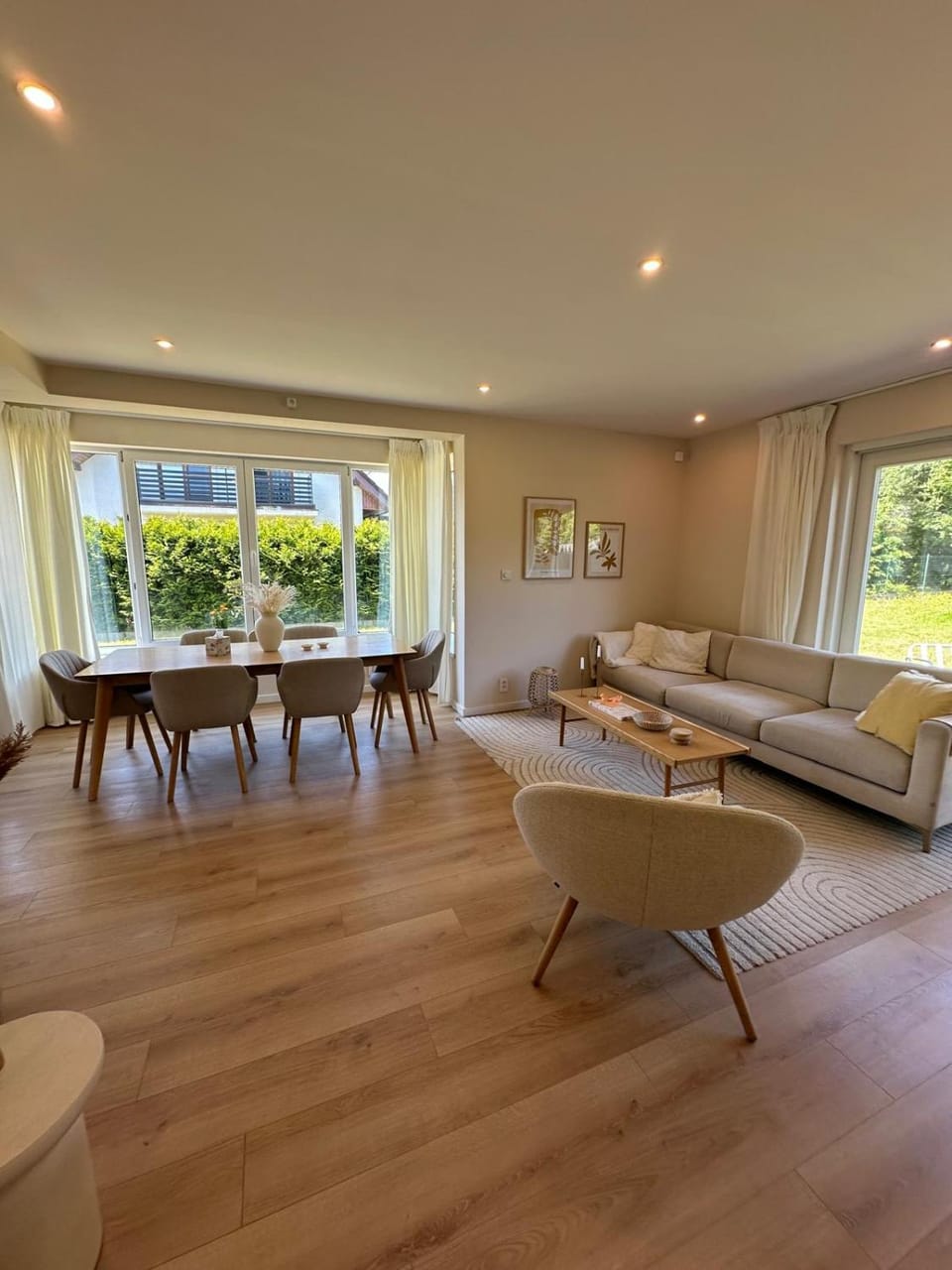 Living room, Dining area