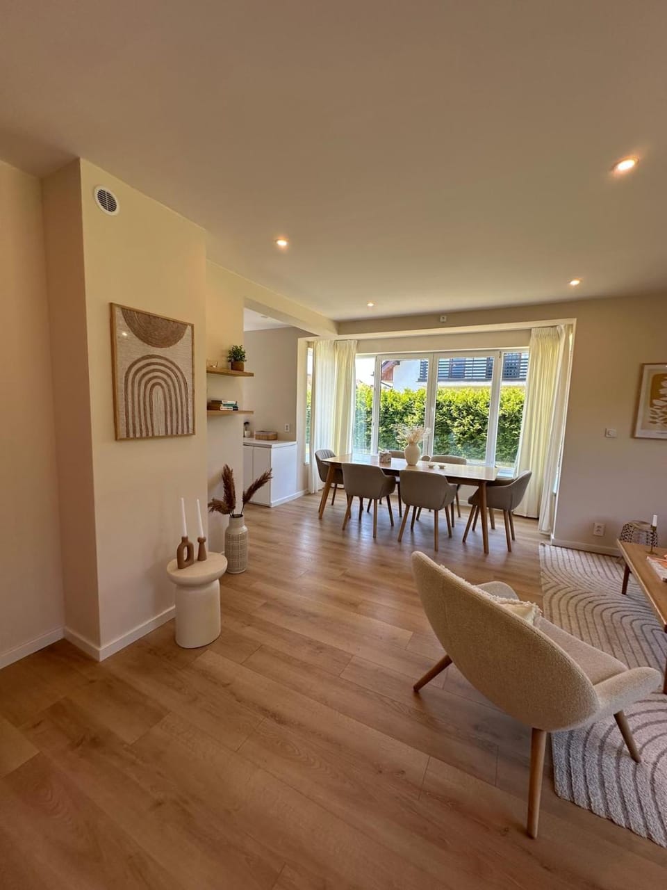 Living room, Seating area, Dining area