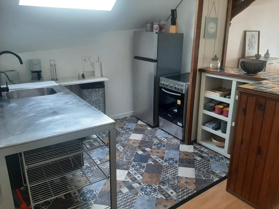 Kitchen or kitchenette, dishwasher, oven, stove