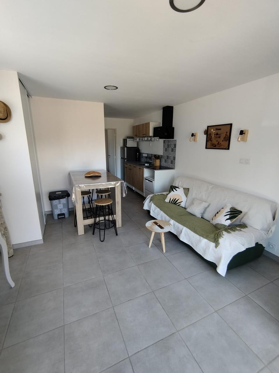 Kitchen or kitchenette, Living room