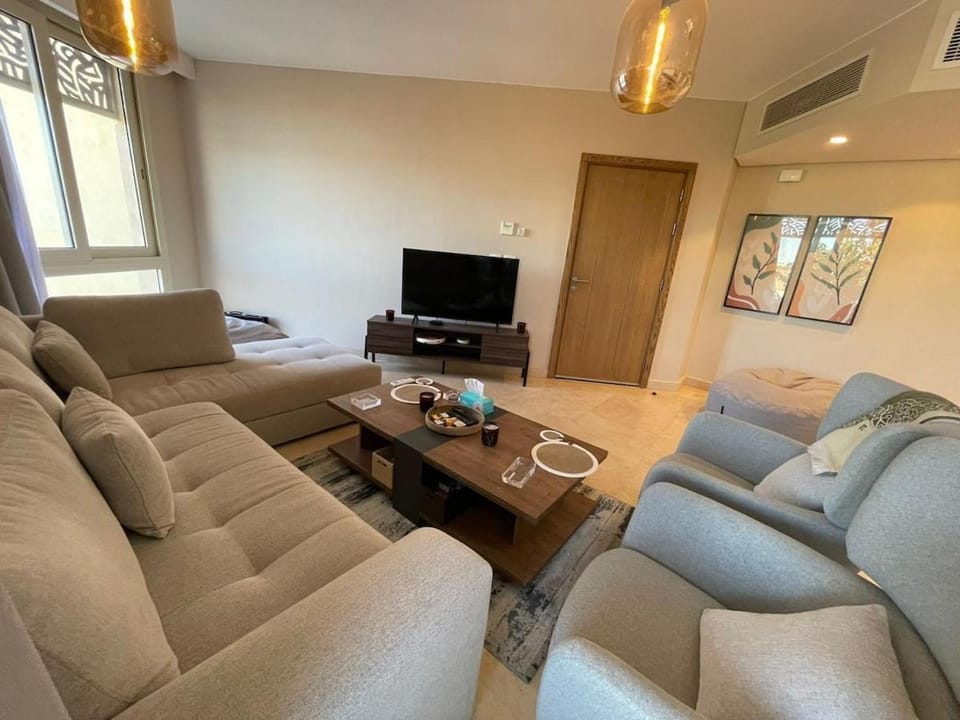 Communal lounge/ TV room, TV and multimedia, Living room, Seating area, Evening entertainment