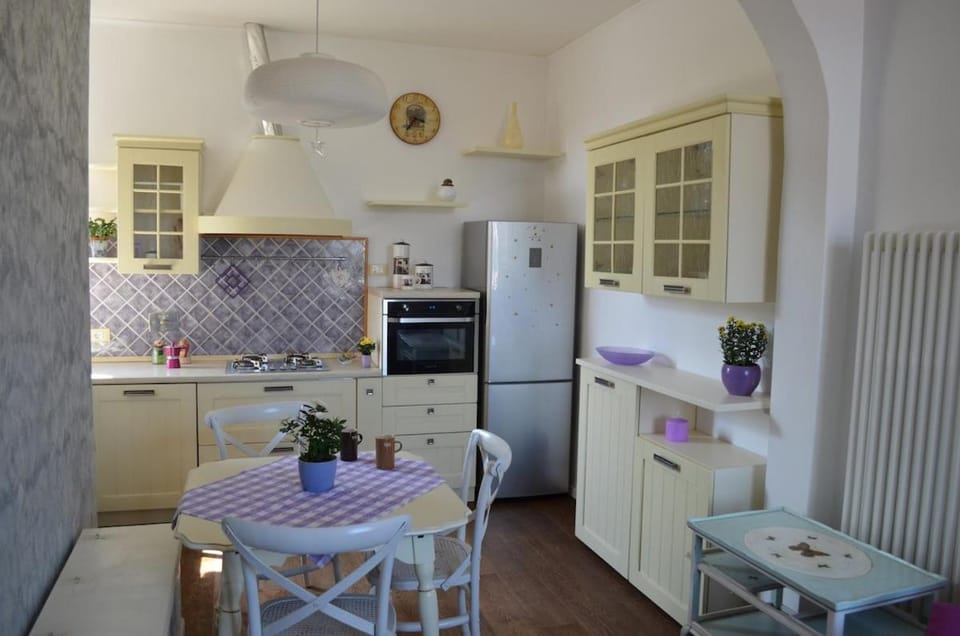 Kitchen or kitchenette, Seating area, Dining area, dishwasher, stove