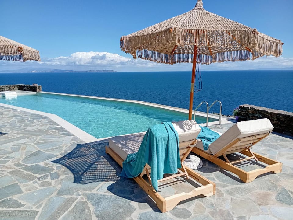 Property building, Sea view, Swimming pool, sunbed