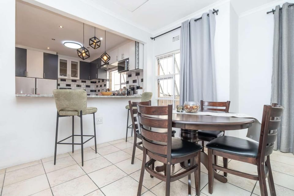Lounge or bar, Dining area