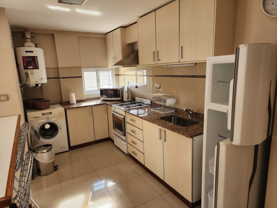 Kitchen or kitchenette, microwave, minibar, oven, washing machine