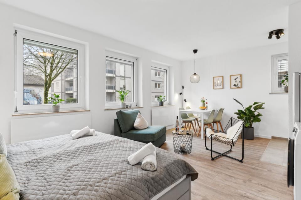 Bed, Living room, Photo of the whole room, Seating area, Bedroom