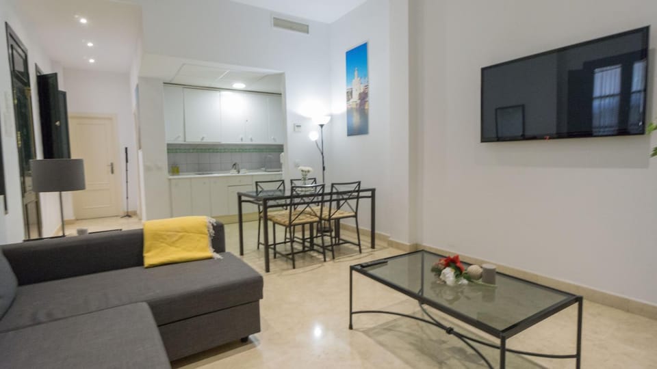 TV and multimedia, Kitchen or kitchenette, Living room