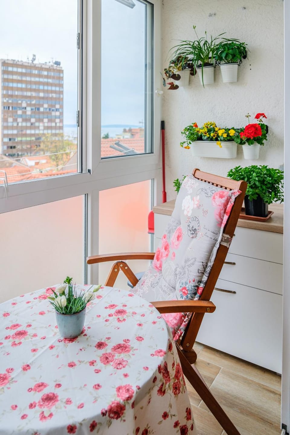 View (from property/room), Balcony/Terrace, Decorative detail