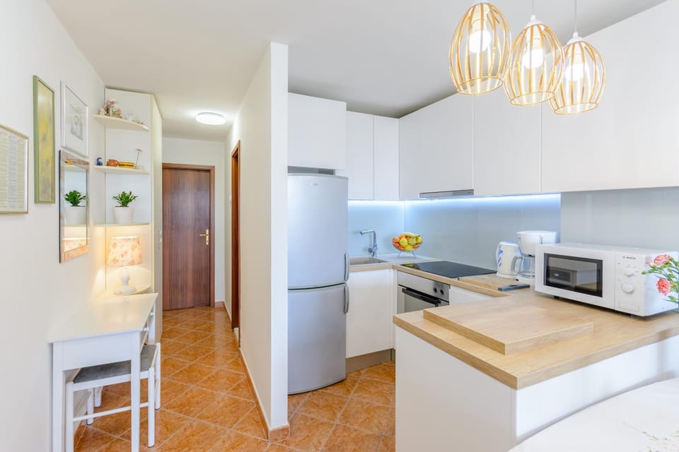 Kitchen or kitchenette, dishwasher, oven, stove