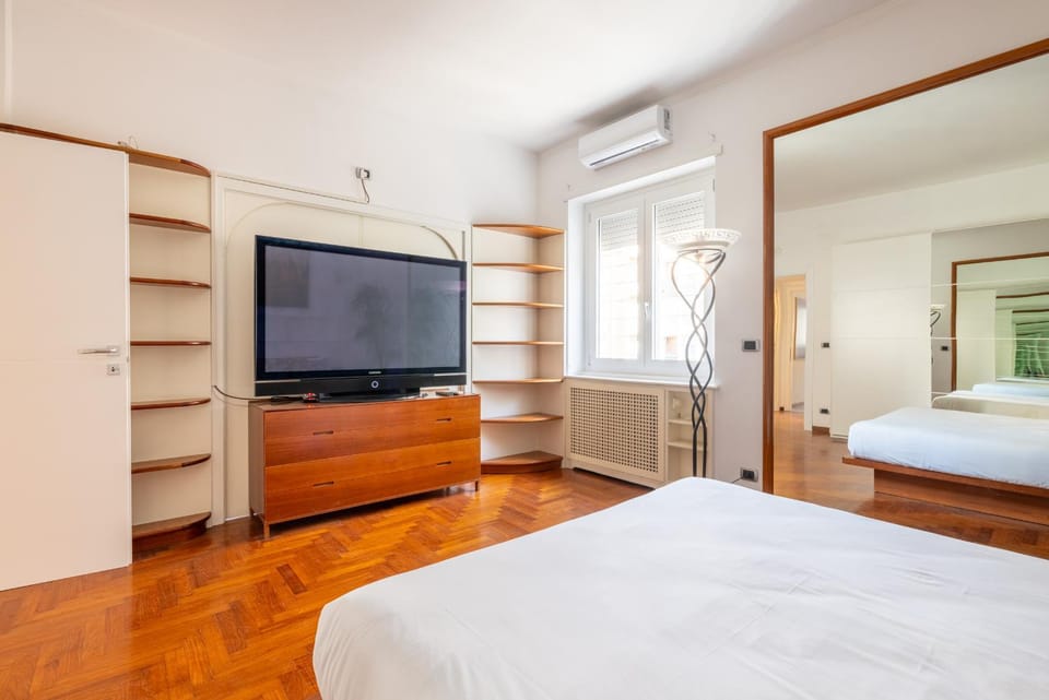Communal lounge/ TV room, Bed, TV and multimedia, Photo of the whole room, air conditioner