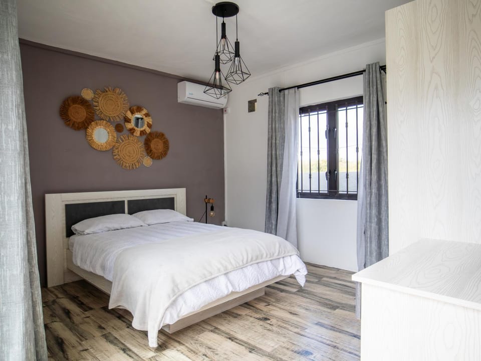 Bed, Bedroom, wardrobe, air conditioner