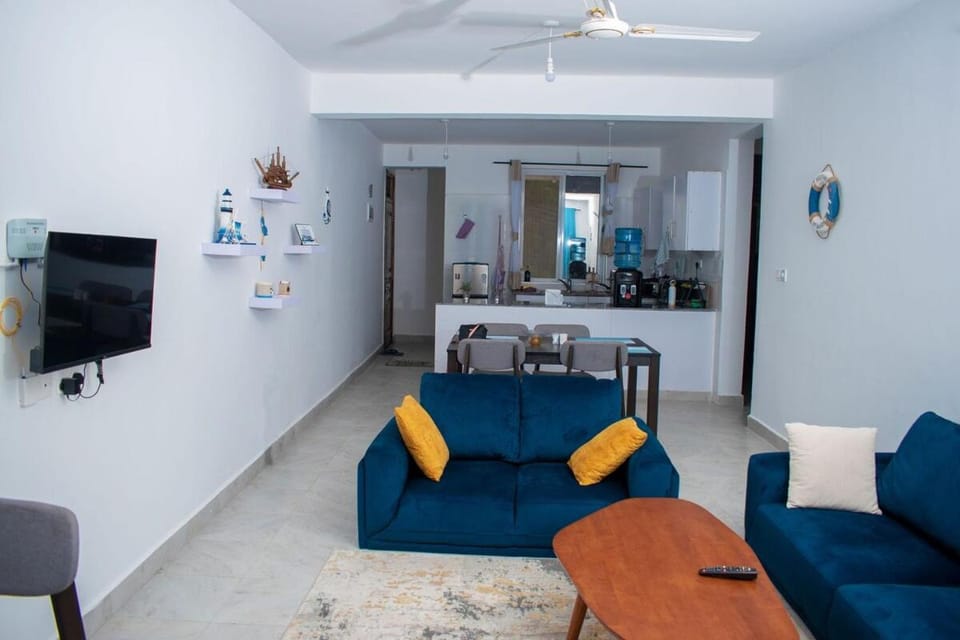 Communal lounge/ TV room, TV and multimedia, Living room, Seating area, Evening entertainment