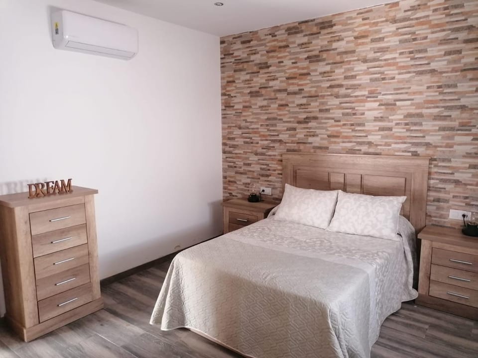 Bed, Photo of the whole room, Bedroom, air conditioner