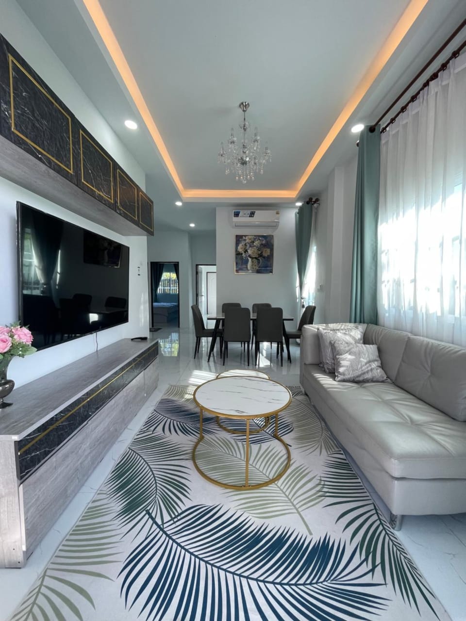 Communal lounge/ TV room