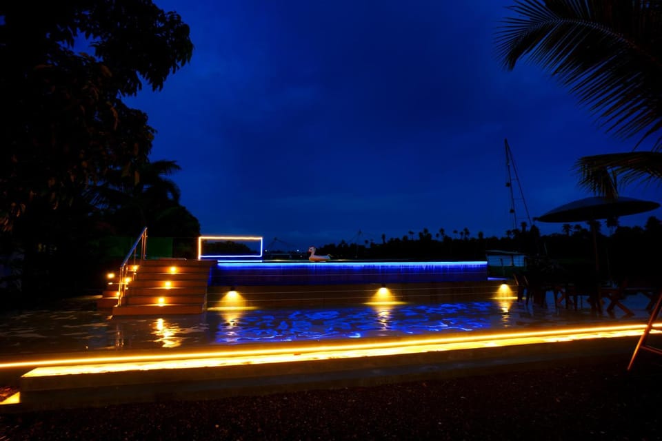 The Riverview Residency-Waterfront Pool Villa,Chirayam, Ernakulam Vacation rental in Kochi