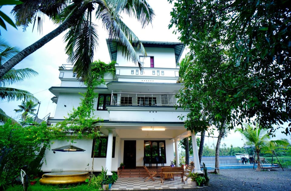 The Riverview Residency-Waterfront Pool Villa,Chirayam, Ernakulam Vacation rental in Kochi