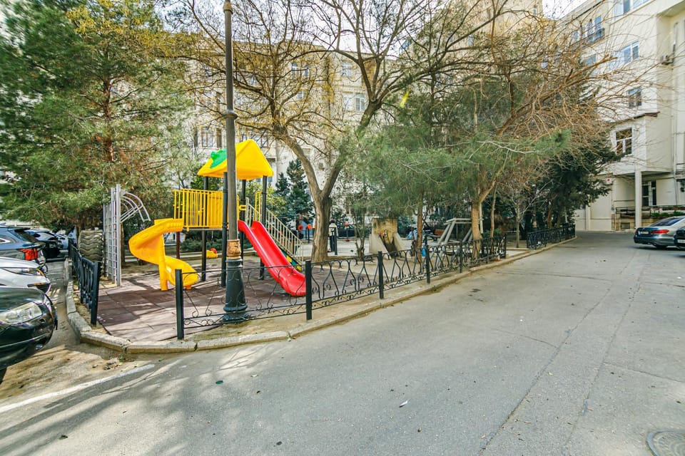Neighbourhood, Kids's club, Kids's club, Street view, Location, Parking